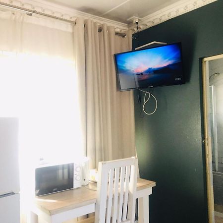 Mavi Guest House イースト・ロンドン エクステリア 写真